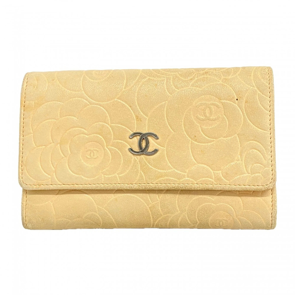 CHANEL Authentic Cream Lambskin Leather Wallet